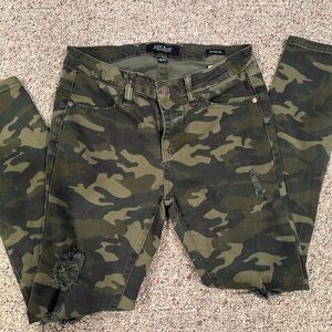 Judy Blue Camo Skinny Jeans size 9